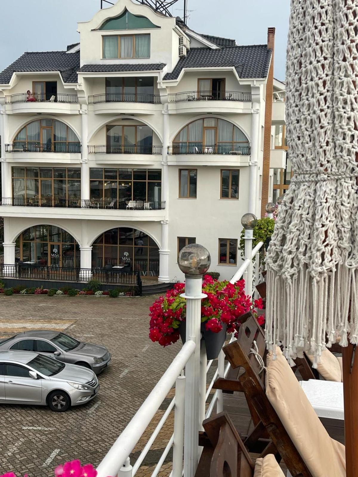 Hotel Misk & Tirana