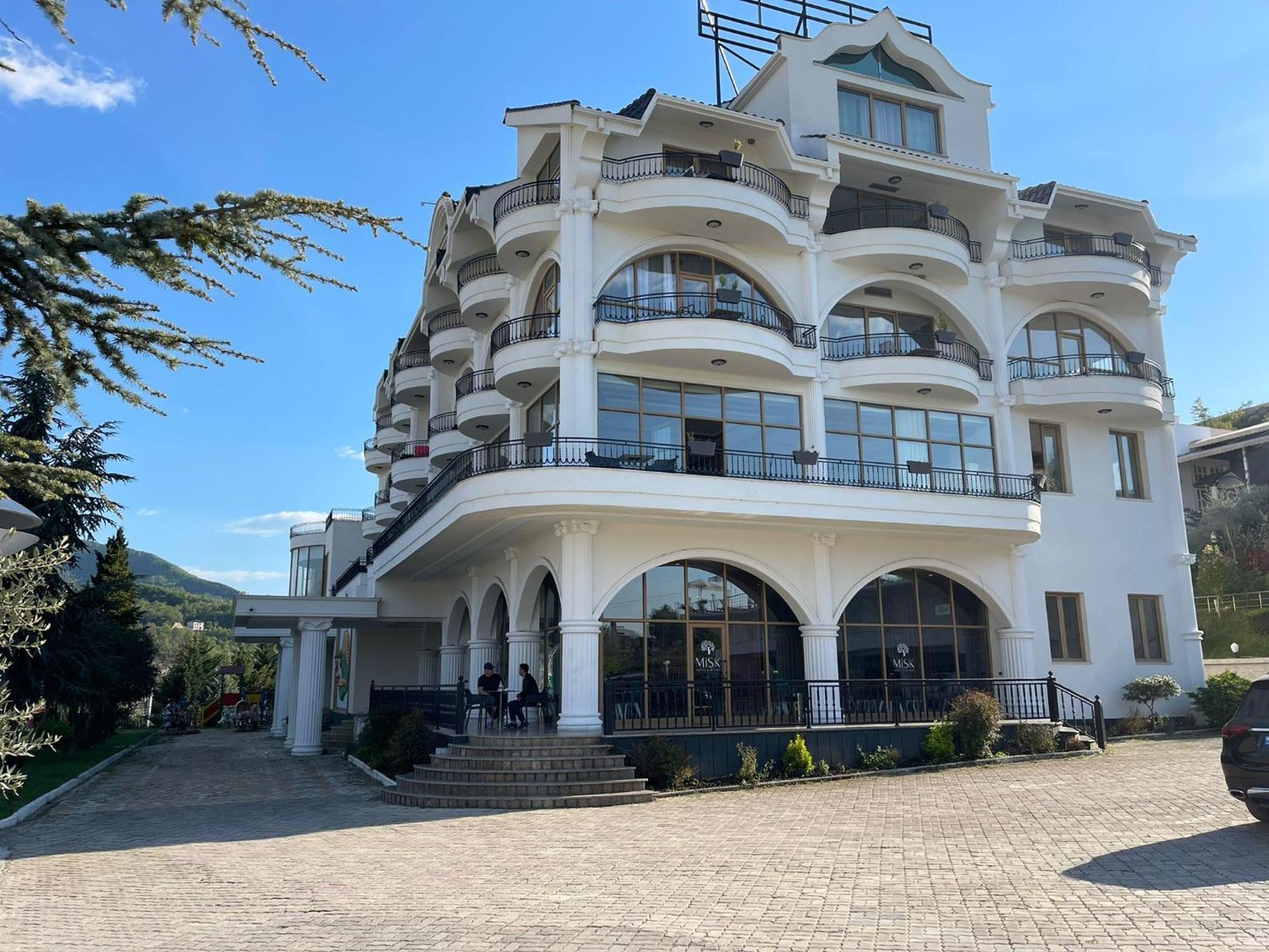 Hotel Misk & Tirana